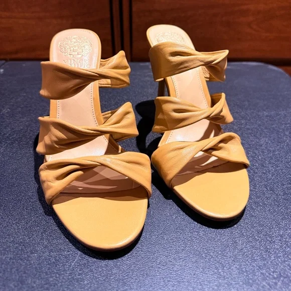 NWOT Vince Camuto Chelena Heels Dulce De Leche Color - Picture 2 of 11